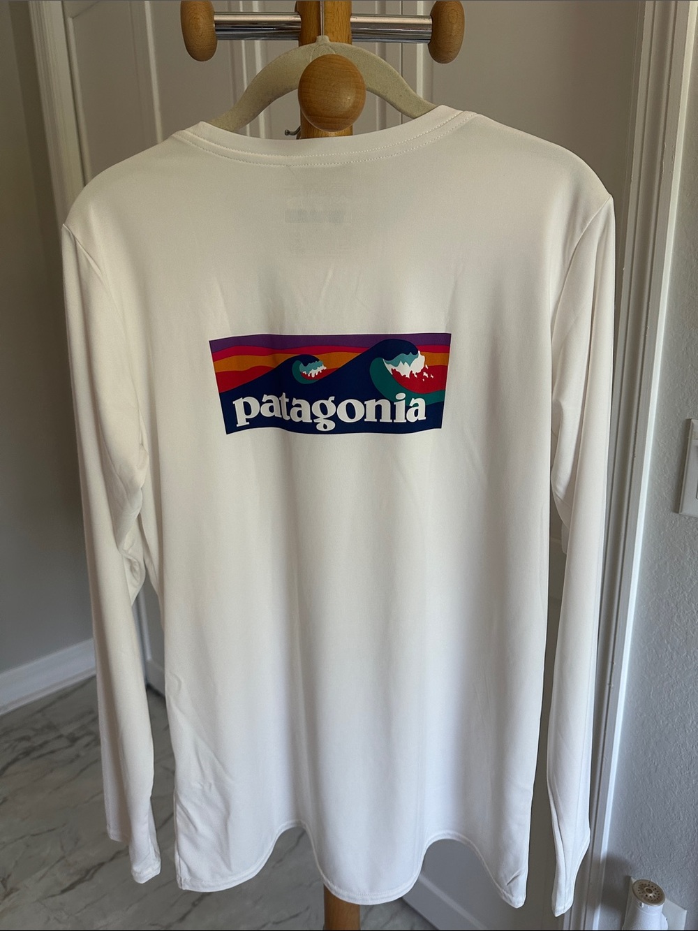 Patagonia Women’s long sleeved capilene cool daily graphic shirt Large New - Picture 3 of 8